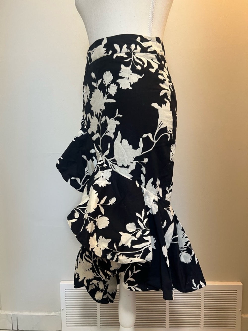 Johanna Ortiz X H&M Black & White Floral Asymmetrical Ruffle Skirt Size 2